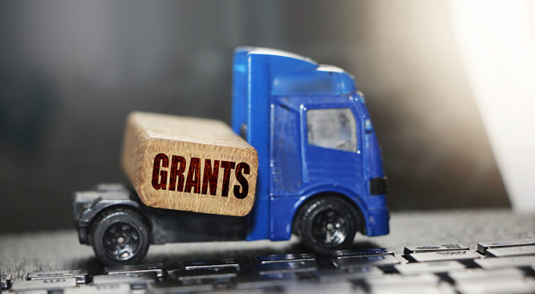 toronto-truck-driving-school-using-grants-and-scholarships-to-pay-for